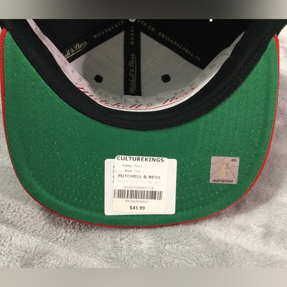Mitchell & Ness Philadelphia 76ers Black and Red Fitted Hat - Picture 6 of 9